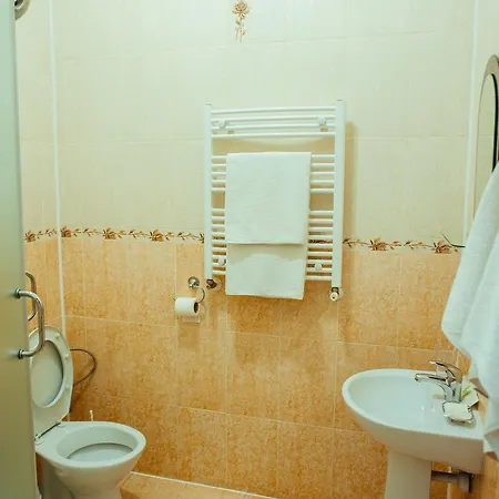 Jj Hotel Vynohradiv