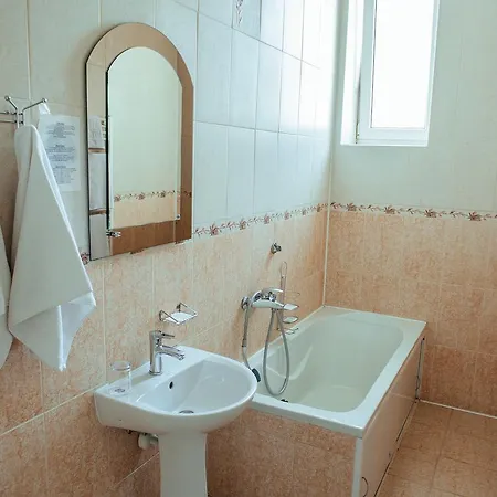 Jj Hotel Vynohradiv